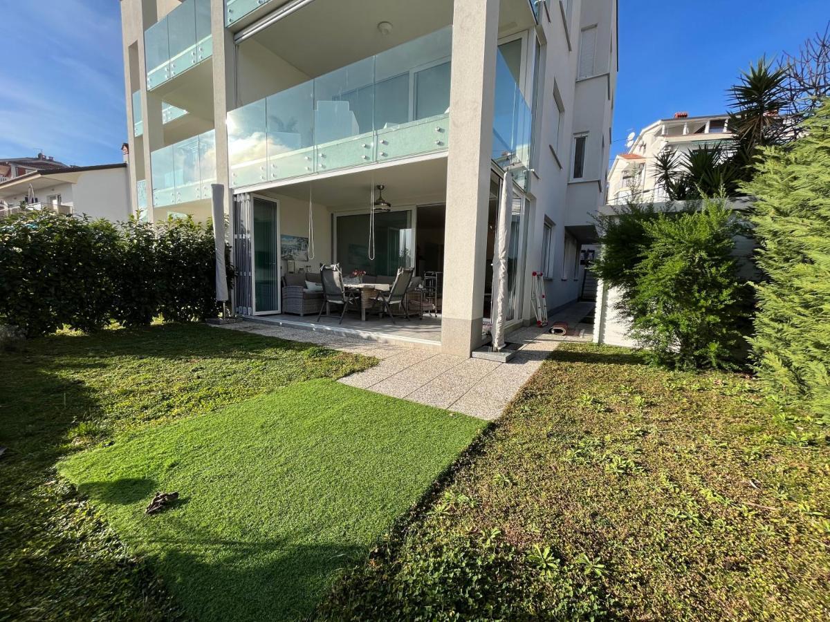 Apartment Lui With Rooftop Swimming Pool Ičići Exterior foto